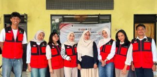Berdayakan Potensi Lokal, Mahasiswa KKN Luncurkan Rangkaian Program Kerja Tematik di Desa Biangloe Bantaeng FOTO: Kelompok mahasiswa Kuliah Kerja Nyata (KKN) usai melaksanakan seminar program kerja di Desa Biangloe pada Sabtu (11/07/2026).