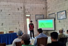 Mahasiswa KKN Unhas: Sosialisasi Pembuatan Pestisida Nabati sebagi Upaya Pengendalian Hama Kakao yang Ramah Lingkungan FOTO: Pemberian edukasi kepada masyarakat mengenai pembuatan pestisida nabati sebagai upaya mendukung budidaya kakao yang ramah lingkungan.