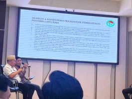 Masih Moratorium, Provinsi Luwu Raya Kini Bertumpu pada Pertimbangan Kepentingan Strategis Nasional FOTO: Juru Bicara Badan Pekerja Pembentukan (BPP) DOB Provinsi Luwu Raya, Udhi Syahruddin Hamun, saat menjadi narasumber pada Dialog Kebangsaan yang dirangkaikan dengan Pelantikan Pengurus HMI Cabang Persiapan Luwu Utara di Masamba, Rabu (29/7/2026).
