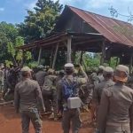Puluhan Organisasi Sipil Kecam Penggusuran Petani Laoli, Desak Penghentian PSN PT IHIP di Luwu Timur FOTO: Satpol PP saat melakukan penggusuran lahan di Dusun Harapan, Desa Harapan, Kecamatan Malili, Kabupaten Luwu Timur, Kamis (30/7/2026)