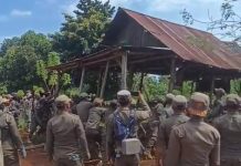 Puluhan Organisasi Sipil Kecam Penggusuran Petani Laoli, Desak Penghentian PSN PT IHIP di Luwu Timur FOTO: Satpol PP saat melakukan penggusuran lahan di Dusun Harapan, Desa Harapan, Kecamatan Malili, Kabupaten Luwu Timur, Kamis (30/7/2026)