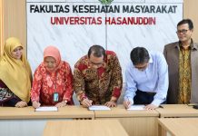Kolegium Kesehatan Masyarakat Dampingi Unhas Matangkan Program Studi Profesi FOTO: Ketua Kolegium Kesehatan Masyarakat, Prof. Dr. Ede Surya Darmawan, SKM., MDM., dan Dekan FKM Unhas, Ansariadi, SKM.,M.Sc.PH.,Ph.D. dan Delegasi Kolegium Kesehatan Masyarakat dipimpin Ketua Kolegium, Prof. Dr. Ede Surya Darmawan, SKM., MDM., didampingi Sekretaris Kolegium Fajar Ariyanti, SKM., M.Kes., Ph.D.; Bendahara Dr. drh. Siti Riptifah Tri Handari, M.Kes.; Ketua Bidang 4 Prof. Dr. Besral, SKM., M.Sc.; serta Anggota Bidang 2 Dr. Ir. Suyatno, M.Kes.Kegiatan berlangsung pada Jumat (31/7) di Fakultas Kesehatan Masyarakat, Kampus Unhas Tamalanrea, Makassar.