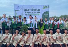 Taruna Ikrar Kepala BPOM Resmikan Pusat Tanaman Obat bahan alam di Palembang, Perkuat Konsep ABG FOTO: Kepala Badan Pengawas Obat dan Makanan (BPOM) RI, Prof. Dr. Taruna Ikrar, meresmikan Pusat Tanaman Obat Bahan Alam di Pondok Pesantren Al Ittifaqiah, Sumatera Selatan.