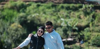 Bupati Gowa Libur Bareng Sang Putra Sulung FOTO: Bupati Gowa, Sitti Husniah Talenrang memanfaatkan hari liburnya bersama sang putra sulung Muhammad Azfar Afriansyah. Ibu dan anak itu sedang berada di kawasan wisata Malino. (DOK.Via akun Facebook Sitti Husniah Talenrang)