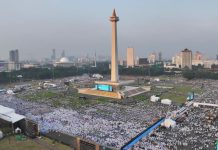 100.000 Jemaah Hadiri Zikir dan Doa Kebangsaan di Monas, Wujud Syukur atas Kemerdekaan Indonesia FOTO: Suasana khidmat menyelimuti kawasan Monumen Nasional (Monas), Jakarta, Sabtu (01/08/2026) malam, (Sumber: BPMI Setpres)