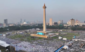 100.000 Jemaah Hadiri Zikir dan Doa Kebangsaan di Monas, Wujud Syukur atas Kemerdekaan Indonesia FOTO: Suasana khidmat menyelimuti kawasan Monumen Nasional (Monas), Jakarta, Sabtu (01/08/2026) malam, (Sumber: BPMI Setpres)