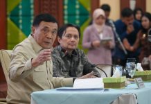 Silaturahmi di Kalsel, Menko Polkam Ingatkan Pemimpin Daerah Jaga Kejujuran dan Amanah Rakyat FOTO: Menteri Koordinator Bidang Politik dan Keamanan (Menko Polkam), Jenderal TNI (Purn.) Djamari Chaniago saat bersilaturahmi dengan Forum Koordinasi Pimpinan Daerah (Forkopimda) dan tokoh masyarakat se-Kalimantan Selatan di Banjarbaru, Kalimantan Selatan, Sabtu (1/8/2026). (Dok.Menko Polkam)