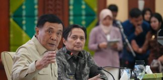 Silaturahmi di Kalsel, Menko Polkam Ingatkan Pemimpin Daerah Jaga Kejujuran dan Amanah Rakyat FOTO: Menteri Koordinator Bidang Politik dan Keamanan (Menko Polkam), Jenderal TNI (Purn.) Djamari Chaniago saat bersilaturahmi dengan Forum Koordinasi Pimpinan Daerah (Forkopimda) dan tokoh masyarakat se-Kalimantan Selatan di Banjarbaru, Kalimantan Selatan, Sabtu (1/8/2026). (Dok.Menko Polkam)