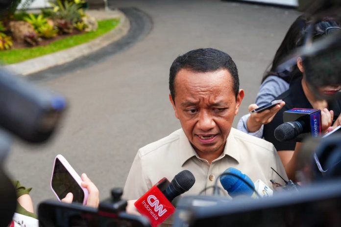 FOTO: Menteri Energi dan Sumber Daya Mineral (ESDM) Bahlil Lahadalia saat memberikan keterangan pers di Kompleks Istana Kepresidenan Jakarta pada Selasa, 4 Agustus 2026. (Seskab) FOTO: Menteri Energi dan Sumber Daya Mineral (ESDM) Bahlil Lahadalia saat memberikan keterangan pers di Kompleks Istana Kepresidenan Jakarta pada Selasa, 4 Agustus 2026. (Seskab)