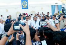 Pemprov Ambil Alih PSEL, Gubernur Sulsel: Lelang Ulang FOTO: Gubernur Sulsel, Andi Sudirman Sulaiman saat memberikan keterangan persnya. (Dok.istimewa)