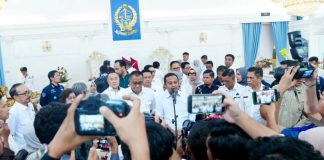 Pemprov Ambil Alih PSEL, Gubernur Sulsel: Lelang Ulang FOTO: Gubernur Sulsel, Andi Sudirman Sulaiman saat memberikan keterangan persnya. (Dok.istimewa)