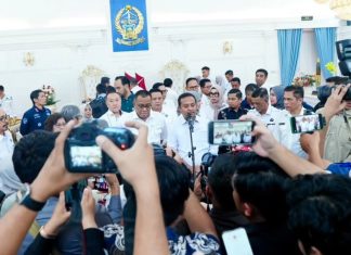Pemprov Ambil Alih PSEL, Gubernur Sulsel: Lelang Ulang FOTO: Gubernur Sulsel, Andi Sudirman Sulaiman saat memberikan keterangan persnya. (Dok.istimewa)
