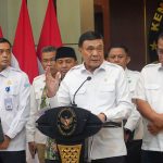 Gelar Rakor, Menko Polkam: Pemerintah Perkuat Langkah Penanganan Karhutla di Tengah Ancaman El Niño FOTO: Menteri Koordinator Bidang Politik dan Keamanan (Menko Polkam) Jenderal TNI (Purn.) Djamari Chaniago saat memberikan keterangan pers soal ancaman El Niño. (Humas Kemenko Polkam RI)