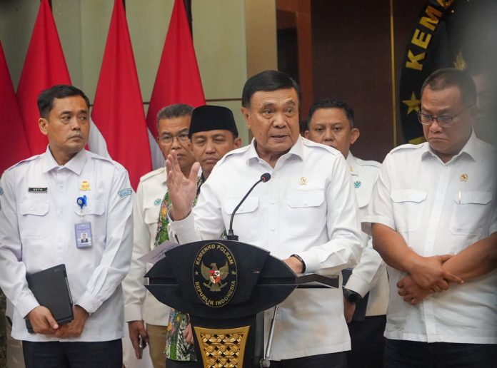 FOTO: Menteri Koordinator Bidang Politik dan Keamanan (Menko Polkam) Jenderal TNI (Purn.) Djamari Chaniago saat memberikan keterangan pers soal ancaman El Niño. (Humas Kemenko Polkam RI)