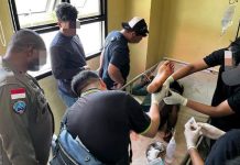 Anggota KKB Hendak Lari dari Penjara di Timika, Kini Polisi Buru Penjemput Nexon Kogoya FOTO: Saat aparat mengamankan anggota KKB atas nama Nexon Kogoya berhasil di tangkap kembali saat akan berusaha melarikan diri dari penjara Timika dengan cara memanjat pagar pada malam Selasa (11/8/2026). (Ist)