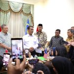 Bukan di Kantor atau Hotel, Ini Alasan Mentan Ekspor Beras dari Kediaman FOTO: Menteri Pertanian (Mentan) Andi Amran Sulaiman memilih kediamannya sebagai lokasi pelepasan rencana ekspor perdana 1.000 ton beras ke Malaysia. (Dok. Kementan)