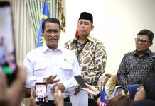 Kado Kemerdekaan RI ke-81, Indonesia Ekspor 1.000 Ton Beras ke Malaysia FOTO: Menteri Pertanian (Mentan) Andi Amran Sulaiman saat memberikan keterangan pers, Indonesia kembali membuka keran ekspor beras ke negara tetangga, Malaysia, dengan pengiriman perdana sebanyak 1.000 ton. Jumat (14/8/2026). (Dok. Kementan)