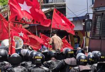 Aksi Unjuk Rasa di Kota Jayapura Sempat Ricuh, 7 Personel Dirawat Inap, Situasi Kembali Kondusif FOTO: Polresta Jayapura Kota, Melakukan pengamanan aksi unjuk rasa yang berlangsung di sejumlah wilayah Kota Jayapura pada Senin (3/8/2026) sempat diwarnai kericuhan namun berjalan kondusif. (Dok. Polresta Jayapura)