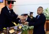 Yan Mandenas Raih Gelar Doktor Ilmu Hukum dari Universitas Padjajaran Bandung FOTO: Politisi Partai Gerindra, Yan Permenas Mandenas, Berhasil meraih gelar doktor dari Universitas Padjajaran Bandung, Jawa Barat. (Dok. Yan Mandenas)