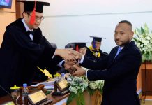 Yan Mandenas Raih Gelar Doktor Ilmu Hukum dari Universitas Padjajaran Bandung FOTO: Politisi Partai Gerindra, Yan Permenas Mandenas, Berhasil meraih gelar doktor dari Universitas Padjajaran Bandung, Jawa Barat. (Dok. Yan Mandenas)