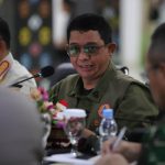 Kepala BNPB Pimpin Rapat Penanganan Darurat Pascagempa Bumi di NTT FOTO: Kepala Badan Nasional Penanggulangan Bencana (BNPB), Letjen TNI Dr. Suharyanto, S.Sos., M.M., memberikan arahan terkait penanganan darurat pascagempa bumi Magnitudo 7,7 yang melanda kawasan Pulau Flores, Nusa Tenggara Timur. (Dok. BNPB)