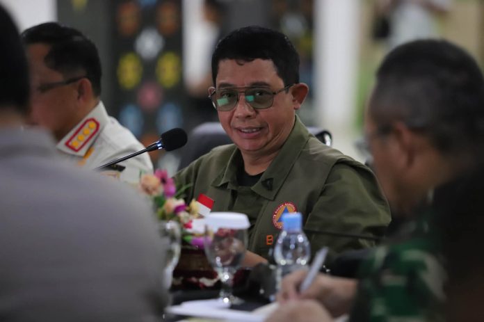 FOTO: Kepala Badan Nasional Penanggulangan Bencana (BNPB), Letjen TNI Dr. Suharyanto, S.Sos., M.M., memberikan arahan terkait penanganan darurat pascagempa bumi Magnitudo 7,7 yang melanda kawasan Pulau Flores, Nusa Tenggara Timur. (Dok. BNPB)