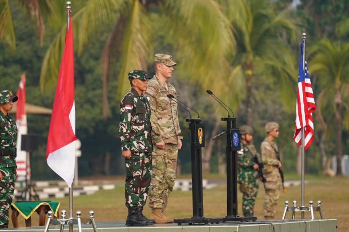 FOTO: Latihan Bersama (Latma) Ksatria Warrior 2026 antara TNI Angkatan Darat (TNI AD) dan United States Army (US Army) yang resmi dibuka di Pusat Latihan Tempur (Puslatpur) Kodiklatad, Baturaja, Sabtu (15/8/2026). (Dok. TNI AD)