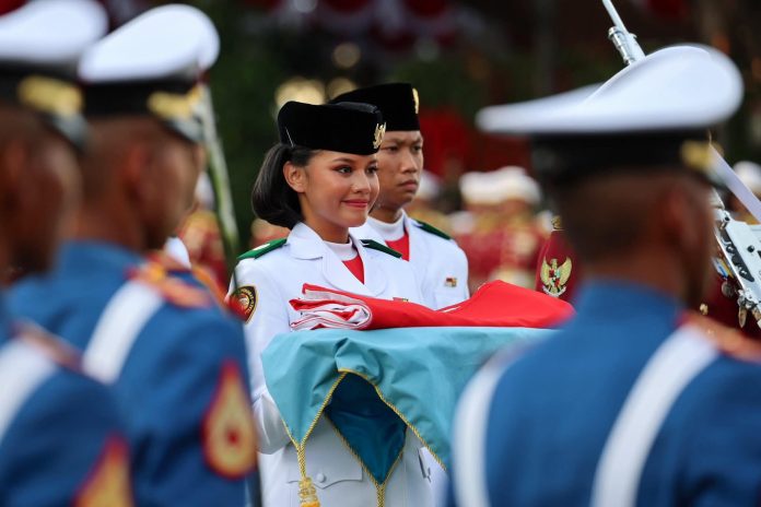 FOTO: Pembawa baki bendera pusaka Merah Putih saat HUT RI ke 80 Tahun 2024. (Seskab) FOTO: Pembawa baki bendera pusaka Merah Putih saat HUT RI ke 80 Tahun 2024. (Seskab)