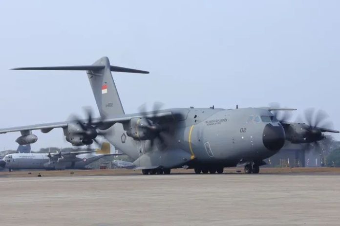 FOTO: Dua pesawat terdiri dari C-130 Hercules dan Airbus A400M yang dioperasikan oleh Skadron Udara 31 Wing Udara I Unsur Angkut Lanud Halim Perdanakusuma, Jakarta, Minggu (16/8/2026). (Dok. TNI AU)