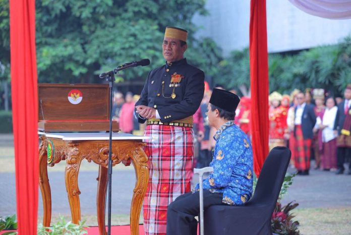 FOTO: Menteri Pertanian (Mentan) Andi Amran Sulaiman Inspektur Upacara pada Peringatan HUT ke-81 Kemerdekaan RI di Jakarta, Senin (17/8). (Dok. Kementan)