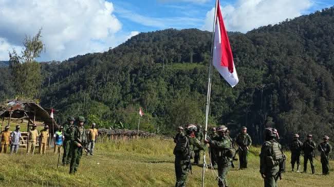 FOTO: Satgas TNI Habema menggelar upacara peringatan HUT ke-81 RI di bekas markas Organisasi Papua Merdeka di Kabupaten Intan Jaya, Papua Tengah. Lokasi itu pernah ditempati OPM Kodap VIII/Kemabu pimpinan Sabinus Walker. Senin (17/2026). (Dok. Satgas TNI Habema) FOTO: Satgas TNI Habema menggelar upacara peringatan HUT ke-81 RI di bekas markas Organisasi Papua Merdeka di Kabupaten Intan Jaya, Papua Tengah. Lokasi itu pernah ditempati OPM Kodap VIII/Kemabu pimpinan Sabinus Walker. Senin (17/2026). (Dok. Satgas TNI Habema)