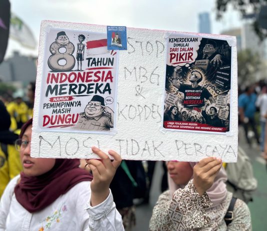 Masa Demostran dari BEM UI dan FMN: Tolak MBG Sekarang Juga FOTO: Aksi unjuk rasa BEM UI dan FMN di Jakarta. (Dok. BBCNews via Facebook)