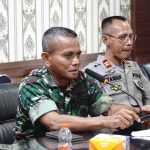 Rakor Forkopimda Bahas Cuaca Ekstrem, Kasdim 1425/Jeneponto Tegaskan TNI Siap 24 Jam FOTO: Kasdim 1425/Jeneponto Mayor Inf Ramli Hamanja, Saat menghadiri Rapat Koordinasi Forkopimda dalam rangka meningkatkan kewaspadaan terhadap potensi Blbencana akibat cuaca ekstrem pada musim kemarau, bertempat di Ruang Rapat Bupati Jeneponto, Kamis, (20/08/2025). (Dok Kodim Jeneponto)