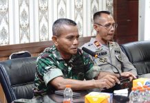 Rakor Forkopimda Bahas Cuaca Ekstrem, Kasdim 1425/Jeneponto Tegaskan TNI Siap 24 Jam FOTO: Kasdim 1425/Jeneponto Mayor Inf Ramli Hamanja, Saat menghadiri Rapat Koordinasi Forkopimda dalam rangka meningkatkan kewaspadaan terhadap potensi Blbencana akibat cuaca ekstrem pada musim kemarau, bertempat di Ruang Rapat Bupati Jeneponto, Kamis, (20/08/2025). (Dok Kodim Jeneponto)