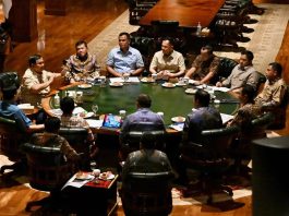 Presiden Gelar Rapat, Bahas Permasalahan Karhutla di Kalimantan dan Gempa NTT FOTO: Presiden Prabowo Subianto memanggil beberapa menteri dan pejabat terkait untuk membahas beberapa isu strategis, bertempat di kediaman Hambalang, Jawa Barat. Minggu sore (22/8/2026). (Dok Seskab)