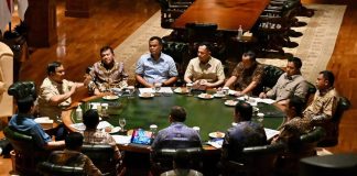 Presiden Gelar Rapat, Bahas Permasalahan Karhutla di Kalimantan dan Gempa NTT FOTO: Presiden Prabowo Subianto memanggil beberapa menteri dan pejabat terkait untuk membahas beberapa isu strategis, bertempat di kediaman Hambalang, Jawa Barat. Minggu sore (22/8/2026). (Dok Seskab)