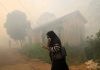 Koordinator Kampanye Walhi Desak Pemerintah Tidak Berhenti di 4 Perusahaan yang Diduga Terlibat Karhutla di Kalimantan FOTO: Warga di Kalimantan harus menggunakan masker akibat kabut asap pembakaran hutan. (Dok Antara)