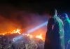 Kebakaran Lahan Masih Berlanjut di Sidrap, TNI Polri Melakukan Upaya Pemadaman Secara Manual FOTO: Aparat TNI/Polri berupaya memadamkan api di wilayah Desa Lainungan, Kecamatan Watang Pulu, Kabupaten Sidrap, Senin malam (24/8/2026)