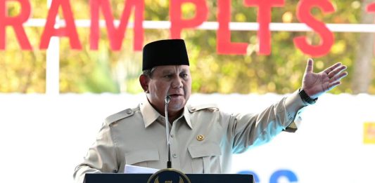 Kedaulatan Energi adalah Fondasi Kemandirian Bangsa FOTO: Presiden Prabowo Subianto secara resmi meluncurkan program Pembangkit Listrik Tenaga Surya (PLTS) 100 gigawatt peak (GWp) yang dipusatkan di PLTS Site Gilimanuk, Kabupaten Jembrana, Bali. Selasa, 25 Agustus 2026. (Dok Seskab)