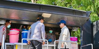 Kunjungi NTT, Presiden Prabowo Tinjau Langsung Penanganan Dampak Gempa Bumi di Nagekeo FOTO: Presiden meninjau dapur umum milik Polri, Nagekeo, Nusa Tenggara Timur (NTT), Rabu (26/08/2026). (Sumber: BPMI Setpres).