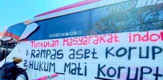 Tiga Tuntan Demo 27 Agustus: RUU Perampasan Aset, Hukuman Mati Bagi Koruptor dan Penurunan Harga Kebutuhan Pokok FOTO: Bus pengangkut peserta unjuk rasa di Jakarta. (Dok via Facebook)