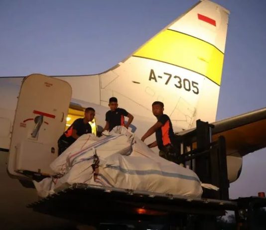 Gempa NTT, TNI Kerahkan 8.012 Personel dan Salurkan 803,824 Ton Bantuan FOTO: TNI terus melakukan penanganan dampak gempa bumi di Nusa Tenggara Timur (NTT). Hingga Minggu (23/8/2026), sebanyak 8.012 personel telah dikerahkan untuk membantu masyarakat dan mendukung berbagai kegiatan penanganan bencana di wilayah terdampak (DOK. Puspen TNI)