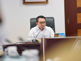 Perkuat Pelindungan WNI di Luar Negeri, Pemerintah Perkuat Kolaborasi Lintas Kementerian dan Lembaga FOTO: Kepala Staf Kepresidenan, Jenderal (Purn.) Prof. Dr. Dudung Abdurachman memimpin Rapat Koordinasi Penguatan Pelindungan Warga Negara Indonesia di Luar Negeri bersama kementerian/lembaga terkait di Gedung Bina Graha, Kompleks Istana Kepresidenan, Jakarta, Senin (24/8). (Dok. Kantor Staf Presiden)