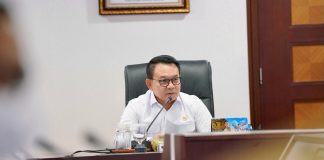 Perkuat Pelindungan WNI di Luar Negeri, Pemerintah Perkuat Kolaborasi Lintas Kementerian dan Lembaga FOTO: Kepala Staf Kepresidenan, Jenderal (Purn.) Prof. Dr. Dudung Abdurachman memimpin Rapat Koordinasi Penguatan Pelindungan Warga Negara Indonesia di Luar Negeri bersama kementerian/lembaga terkait di Gedung Bina Graha, Kompleks Istana Kepresidenan, Jakarta, Senin (24/8). (Dok. Kantor Staf Presiden)