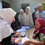 Mahasiswa KKN-PK Unhas Ajak Warga Salomallori Disiplin Kendalikan Hipertensi Melalui Inovasi Tempel Kalender, Ingat Obat FOTO: Mahasiswa Kuliah Kerja Nyata Profesi Kesehatan (KKN-PK) Angkatan 69 Universitas Hasanuddin (Unhas) mengedukasi warga untuk displin kendalikan hipertensi melalui inovasi Tempel Kalender, Ingat Obat, di pusatkan di Halaman Kantor Lurah Salomallori. Sidrap, Jumat (17/7/2026)