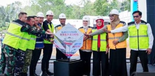 Telan Anggaran Rp161 miliar, Kini Kota Malino Punya Rumah Sakit Regional FOTO: Gubernur Andi Sudirman dan Wakil Gubernur Sulsel Fatmawati Rusdi, Peletakan batu pertama itu berlangsung pada Kamis (30/7/2026). (Ist).