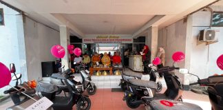 Disnakertrans Sulsel Perkuat Hubungan Industrial Lewat Penyerahan Bantuan Motor Listrik bagi Serikat Buruh FOTO: Bantuan Motor Listrik bagi Serikat Buruh dari Disnakertrans Sulsel