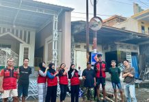 Mahasiswa KKN-T Unhas Pasang Convex Mirror di Desa Biangloe untuk Tingkatkan Keselamatan Jalan dan Tekan Risiko Kecelakaan FOTO: Mahasiswa Kuliah Kerja Nyata Tematik (KKN-T) Pemberdayaan Desa Gelombang 116 Universitas Hasanuddin (Unhas) melaksanakan program kerja individu berupa pemasangan convex mirror di Desa Biangloe, Kecamatan Pa’jukukang, Kabupaten Bantaeng, Selasa (28/7/2026).