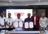 Unhas dan Semen Tonasa Percepat Implementasi Hasil Riset untuk Industri Berkelanjutan FOTO: Rektor Unhas, Prof. Dr. Ir. Jamaluddin Jompa dan PT. Semen Tonasa menjalin kolaborasi strategis melalui penandatanganan Nota Kesepahaman (Memorandum of Understanding, MoU), untuk mendorong lahirnya inovasi berbasis sains yang menjawab kebutuhan industri sekaligus mendukung pembangunan berkelanjutan.
