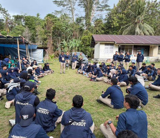 Tiba di Weri, Tim Ekspedisi Patriot Unhas Mulai Misi Riset Multidisiplin di Fakfak Timur FOTO: Kedatangan 120 personel Tim Ekspedisi Patriot (TEP) Universitas Hasanuddin (Unhas) di Kampung Weri, Distrik Fakfak Timur.